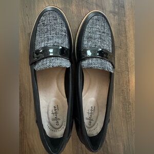 Clarks Black and Gray Loafers with Textural Contrast 10 women’s EUC